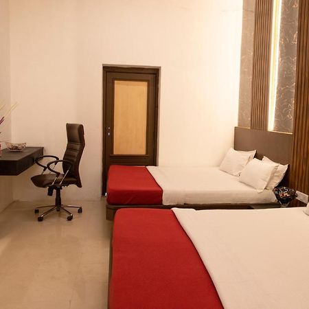 Empire Royale Hotel Mumbai Exterior foto