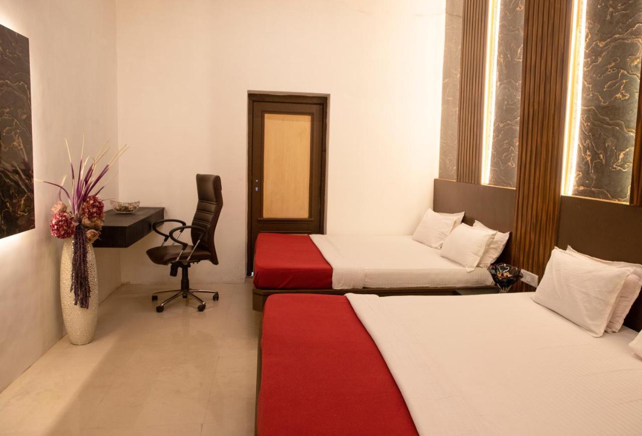 Empire Royale Hotel Mumbai Exterior foto